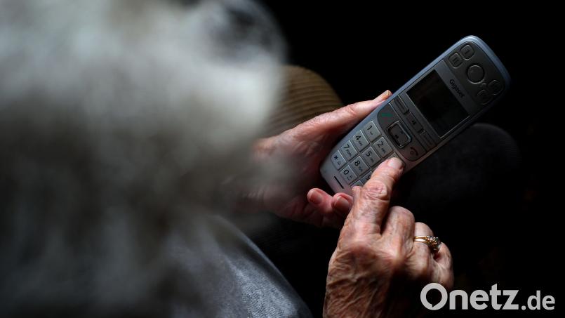 Eine 72-jährige Frau aus Ebermannsdorf wurde Opfer eines Telefonbetrugs. Ein angeblicher Bankmitarbeiter ergaunerte Zugangsdaten und TAN-Nummern. Symbolbild: Karl-Josef Hildenbrand