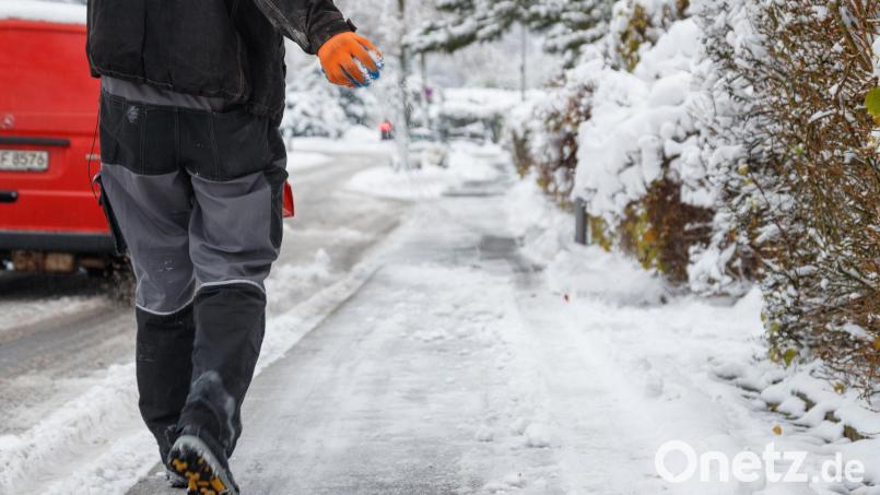 Ursensollen bekommt einen digitalen Winterdienstplan: Künftig können alle Bürger einsehen, welche Strecken mit welcher Priorität geräumt werden. Bild: Friso Gentsch/dpa