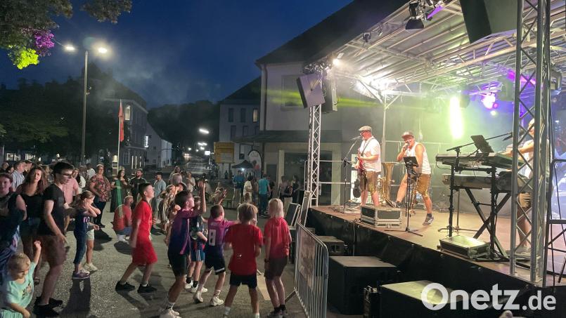 Die &quot;Eslarner&quot; Party- und Showband erwies sich als Glücksgriff. Sie sorgten für ausgelassene Stimmung. Bild: prh