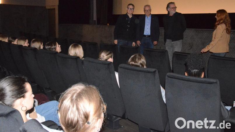 Kameramann Klaus Fuxjäger, Lions Club Präsident Franz Wacht, Peter Märtin und Elisabeth Märtin präsentieren den Film. Bild: Kunz