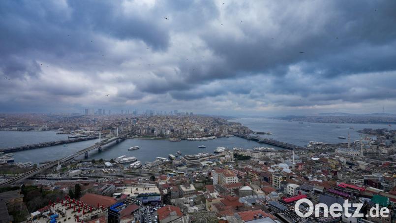 Das Erdbeben schreckte die Menschen in Istanbul auf. (Symbolbild) Bild: Emrah Gurel/AP/dpa