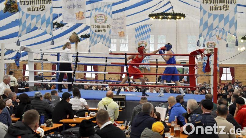 Das Boxen auf der Amberger Dult ist mittlerweile Tradition. Auch dieses Jahr hat der Amberger Boxclub wieder einige Kämpfe im Festzelt organisiert. Archivbild: Hubert Ziegler