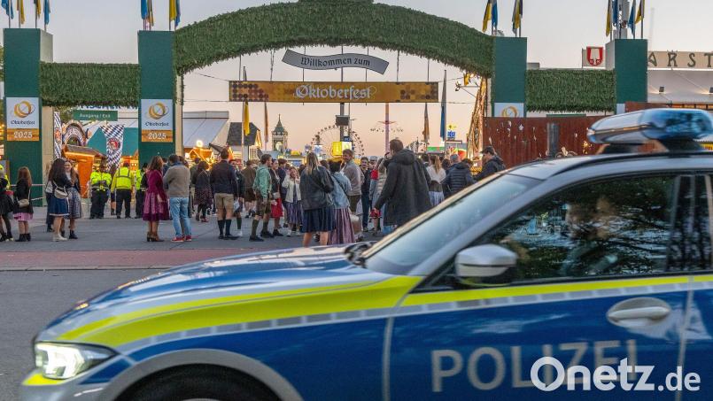 Das Münchner Oktoberfest durfte am Mittwochabend nach einer Bombendrohung wieder öffnen. Bild: Armin Weigel/dpa