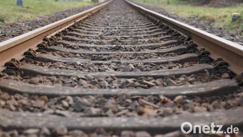 In Starnberg wurde ein Toter an den Bahngleisen gefunden (Symbolbild). Bild: Marcus Brandt/dpa
