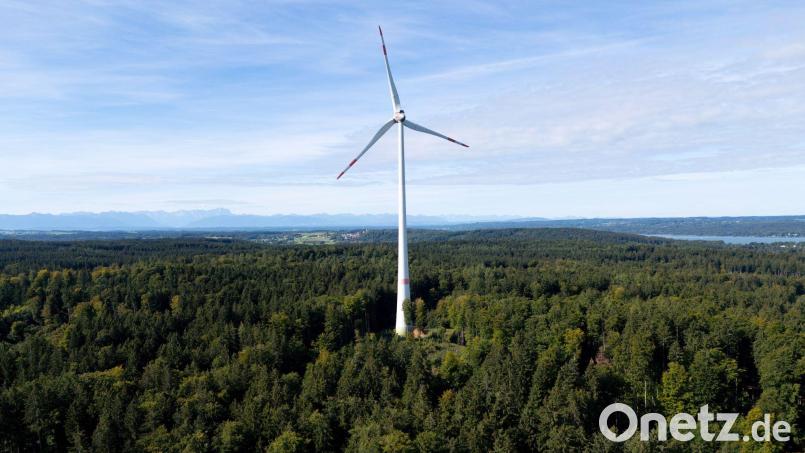 In der Sondersitzung des Fuchsmühler Gemeinderates kämpfte die Bürgerinitiative „Wirklich Windkraft im Naturpark?“, jedoch erfolglos. Symbolbild: Sven Hoppe/dpa