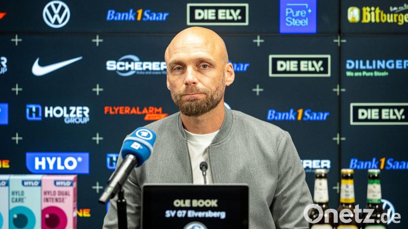Ole Book hat seinen Vertrag als Sportvorstand der SV Elversberg verlängert. Bild: Laszlo Pinter/dpa