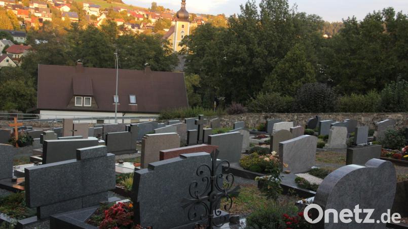 Die neue Friedhofsgebührensatzung für den Friedhof in Ebnath wurde einstimmig beschlossen. Bild: kro