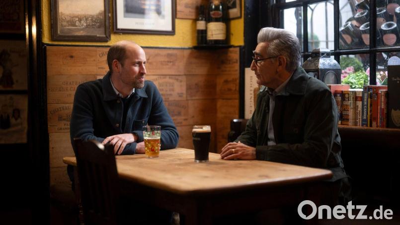 Prinz William ist der berühmteste von mehreren Stargästen in der dritten Staffel von „Urlaub wider Willen mit Eugene Levy“. Bild: -/Apple TV+/dpa