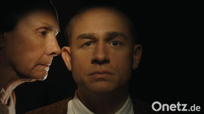 Ein Mörder und seine Mutter:  „Monster: Die Geschichte von Ed Gein“ Bild: -/Netflix/dpa