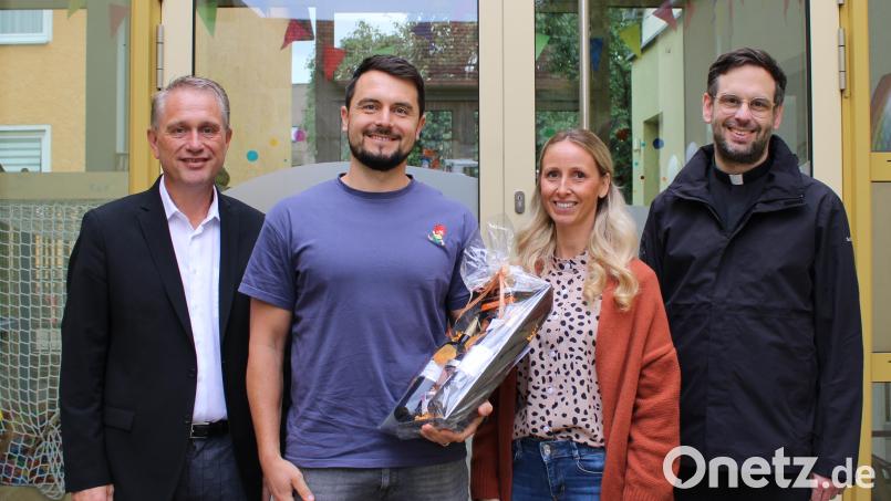Bei der Kindertageseinrichtung St. Michael gab es einen Leitungswechsel (von links): Bürgermeister Hermann Böhm, Michael Kraus, Barbara Weiß und Pfarrer Dominik Mitterer. Bild: Regina Schatz