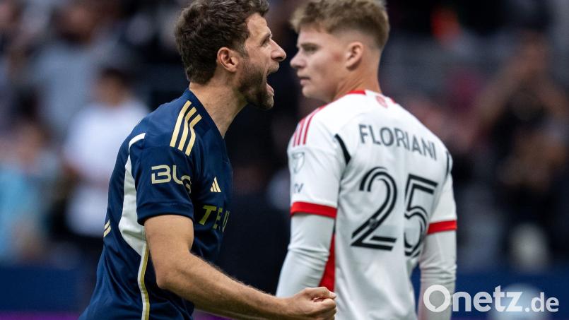 Thomas Müller (links) hatte beim 4:1 mit Vancouver viel zu Jubeln. Bild: ETHAN CAIRNS/The Canadian Press/AP/dpa