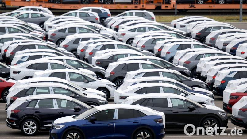 Mehr als 45.000 Elektrofahrzeuge wurden im September neu zugelassen. (Archivbild) Bild: Hendrik Schmidt/dpa