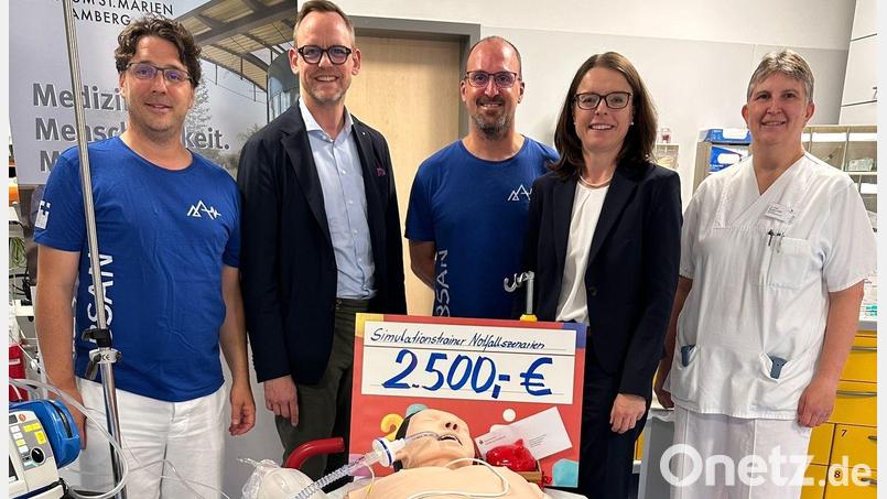 Über die Spende freuten sich (von links): Marc Bigalke, Thomas Pickel, Jens Schlör, Sonja Kalb und Dr. med. Barbara Väth. Bild: Kathrin Schmidt