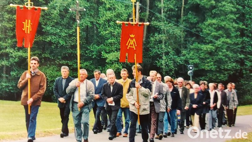 Die Sodalen bei einer Wallfahrt zur Jakobkirche Fuchsberg im Jahr 2002. Archivbild: MMC Teunz