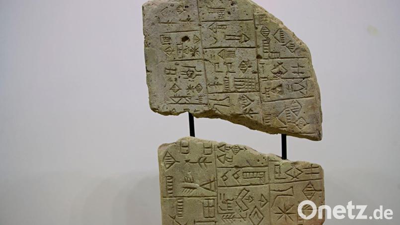 Artefakte wie dieser Steintafeln wurden in den vergangenen Jahren zurück in den Irak geholt. (Archivbild) Bild: Hadi Mizban/AP/dpa