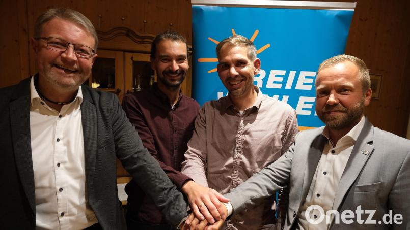 Die Freien Wähler schicken Michael Fritz (Zweiter von rechts) ins Rennen im Kampf um die Nachfolge von Oberbürgermeister Michael Cerny. Bild: gsp