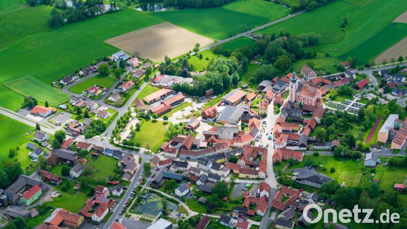 Die Bayerische Staatsregierung hat Bad Neualbenreuth mit dem Gütesiegel &quot;Flächenbewusste Kommune&quot; ausgezeichnet. Damit werden Städte, Gemeinden und interkommunale Allianzen gewürdigt, die sich in besonderem Maße um den Schutz der wertvollen Ressource Boden verdient machen. Archivbild: mür