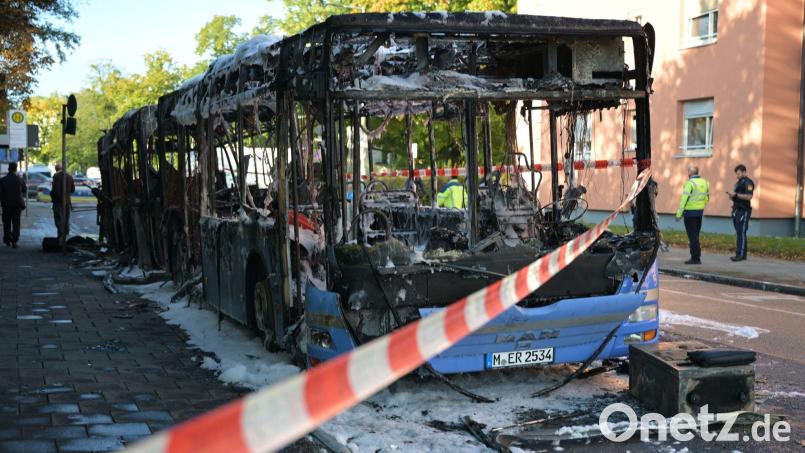 Der Linienbus fing während der Fahrt Feuer. Bild: Malin Wunderlich/dpa