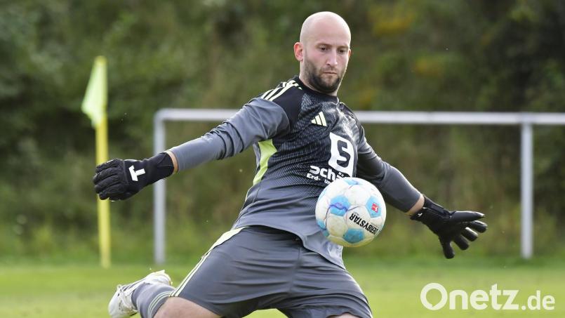 Markus Forster, Torhüter des SV Raigering, trifft im Top-Spiel der Kreisliga Süd auf seinen Heimatverein DJK Ursensollen. Archivbild: Hubert Ziegler