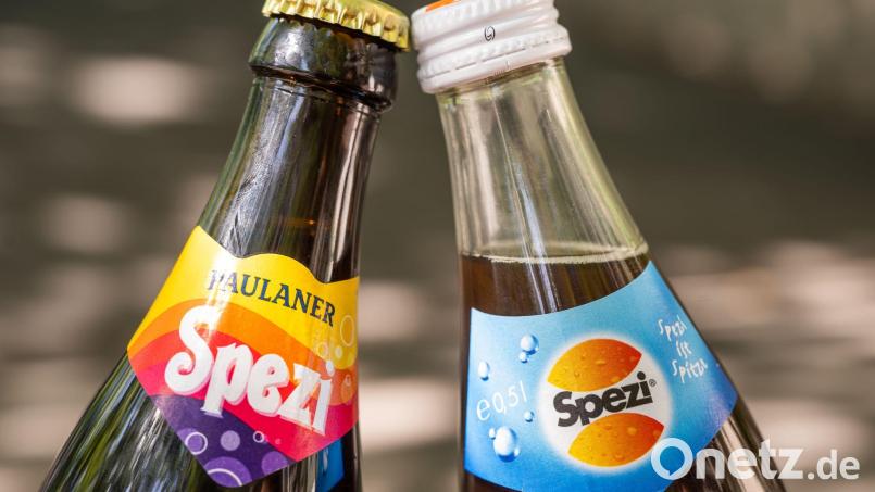 Spezi von Paulaner und Riegele. Eine Einigung der Brauereien ebnet Paulaner den Weg ins Ausland. (Illustration) Bild: Peter Kneffel/dpa