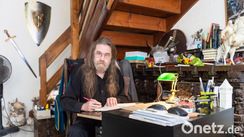 Der Fantasy-Autor Wolfgang Hohlbein macht Halt in Amberg. Für Fans gibt es an zwei Terminen die Gelegenheit, mit dem Autor ins Gespräch zu kommen. Archivbild: Christophe Gateau/dpa