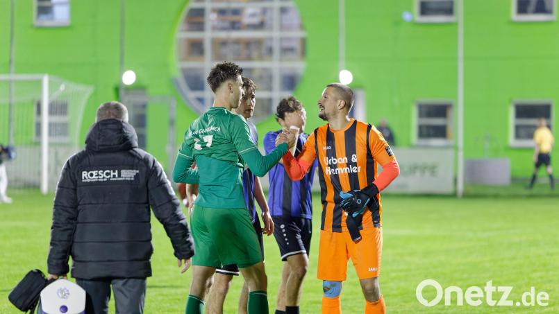 Torwart Eldin Becic (rechts) und die SpVgg SV Weiden müssen am Freitag nach dem torlosen Remis im Derby gegen die DJK Gebenbach beim Top-Team SC Eltersdorf ran. Bild: Dieter Jäschke
