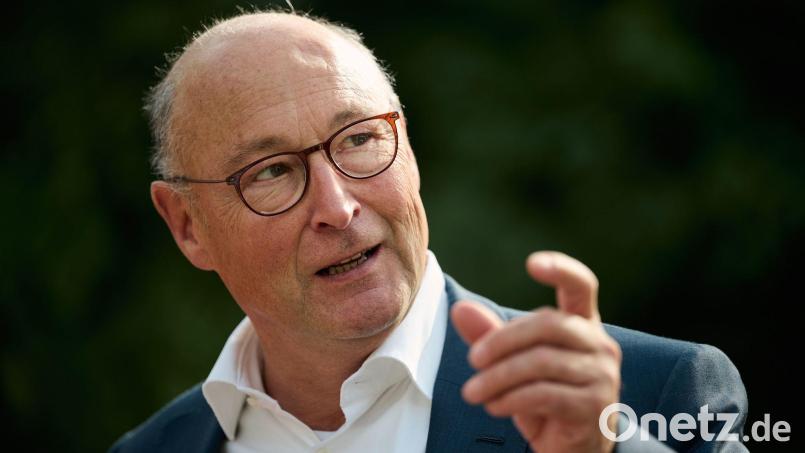Der Vorstandsvorsitzende des Wohnungsbaukonzerns Vonovia, Rolf Buch, warnt vor lang andauerndem Wohnungsmangel (Archivbild). Bild: Bernd Thissen/dpa