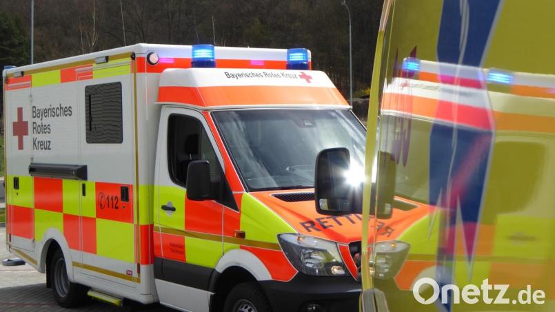 Eine engere Kooperation im Gesundheitswesen ist eine der Aufgaben des Beirats für grenzüberschreitende Zusammenarbeit. Pilotprojekte sollen die Möglichkeiten aufzeigen. Im Bild BRK- und CZ-Rettungsfahrzeuge bei einer gemeinsamen Übung vor einigen Jahren in Windischeschenbach. Archivbild: BRK/exb