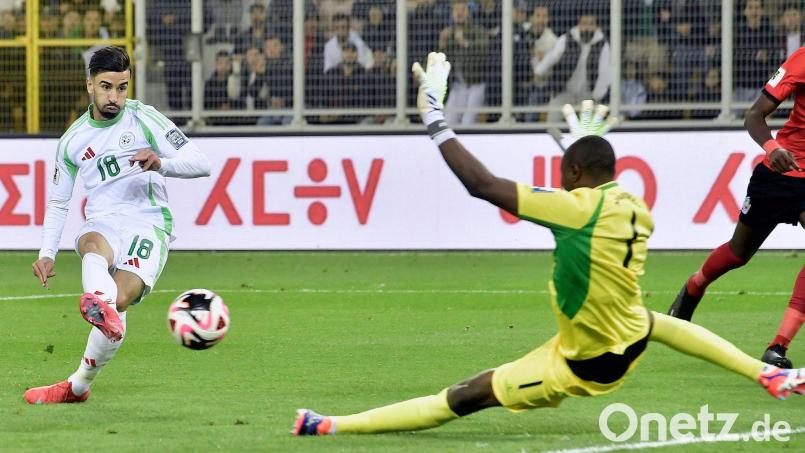Half Algerien entscheidend mit in der WM-Qualifikation: der Wolfsburger Mohamed Amoura (Archivbild) Bild: Fateh Guidoum/AP/dpa