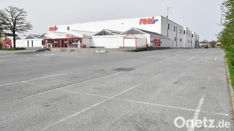 Der Real-Gebäude an der Fuggerstraße in Amberg könnte schon bald Geschichte sein. Archivbild: Petra Hartl