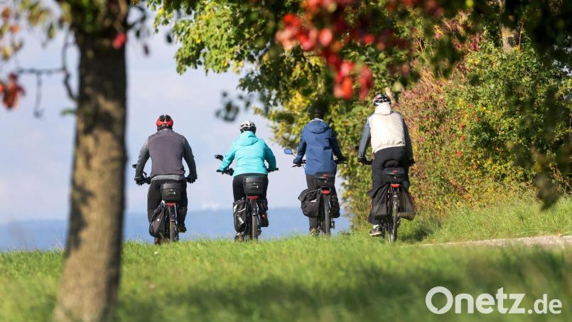 Viele Radfahrer nutzen schöne Herbsttage für Touren. Sie können sich in der neuen Radkarte für das Oberpfälzer Hügelland inspirieren lassen. Symbolbild: Thomas Warnack/dpa