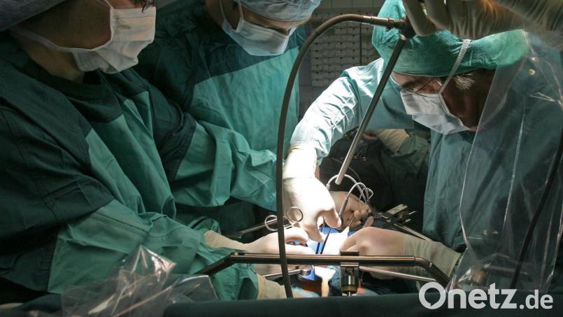 In Deutschland warten über 8.000 Menschen auf eine Organspende, vielfach schon seit Jahren. Bild: Jan-Peter Kasper/dpa-Zentralbild/dpa