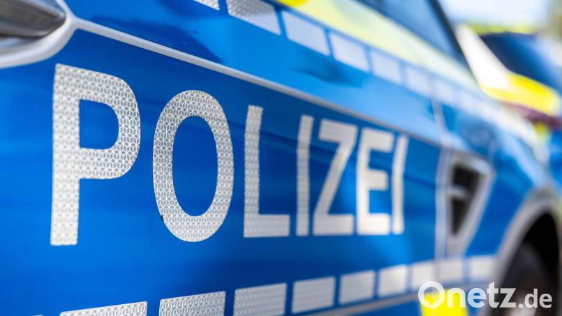 Die Identität des Toten ist auch Tage nach dem Unfall noch ungeklärt. (Symbolbild) Bild: David Inderlied/dpa