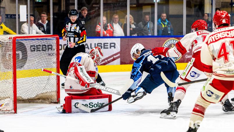 Szenen aus dem Spiel in der DEL2 zwischen den Blue Devils Weiden und dem EV Landshut am Freitag, 10. Oktober 2025. Die Gästen gewannen mit 4:2. Bild: Elke Englmaier