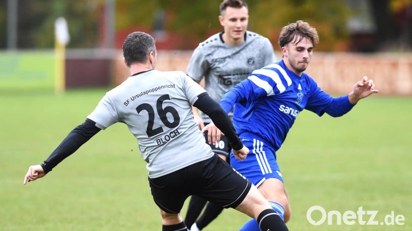 Noah Hammer (rechts) und seine Kollegen von der SpVgg Schirmitz boten den Sportfreunden aus Ursulapoppenricht große Gegenwehr. Am Ende stand aber die nächste Niederlage. Bild: Gerhard Büttner