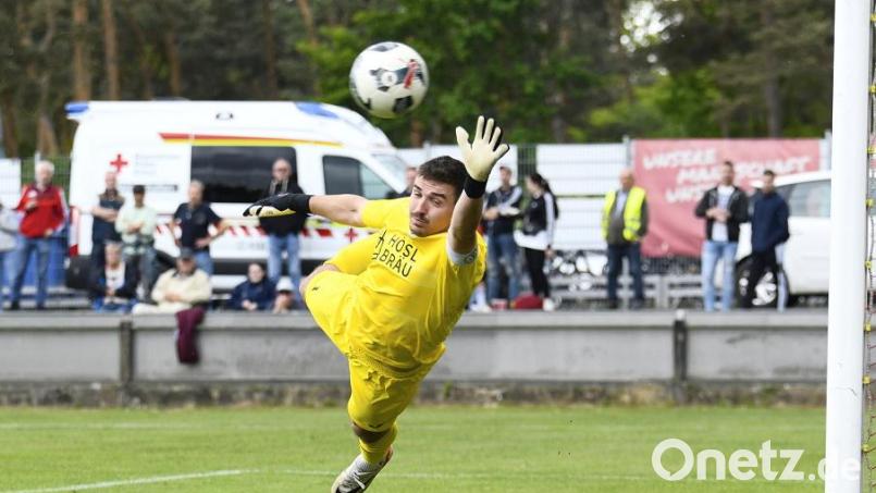 Tim Lauterbach kratzte kurz vor der Halbzeit einen Ball von der Linie und bewahrte seine Mannschaft vor dem Ausgleich. Archivbild: tsc
