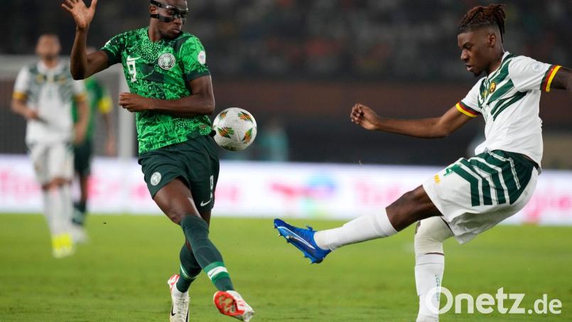 Hatte nach dem WM-Qualifikationsspiel gegen Lesotho eine Schrecksekunde zu überstehen: Victor Osimhen (l). (Archivbild) Bild: Sunday Alamba/AP/dpa