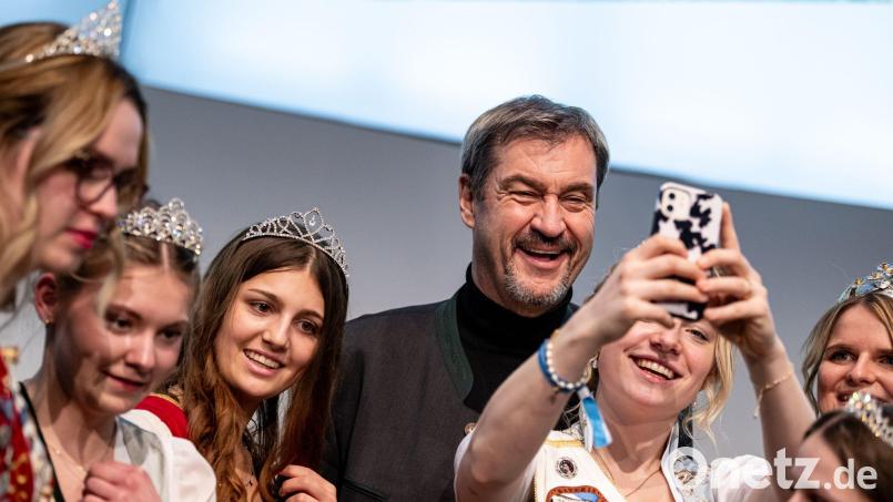 Ein Selfie hier, ein Selfie da: Für CSU-Chef Markus Söder sind Posts in sozialen Netzwerken mehr als Unterhaltung. (Archivbild) Bild: Fabian Sommer/dpa