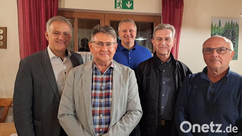 Wieder gewählt in den Aufsichtsrat sowie in den Vorstand (von links) Landrat Roland Grillmeier, Walter Schütze (geschäftsführender Vorstand), Andreas Krassler (Aufsichtsrat), Günther Sawatzky (Aufsichtsrat), Thomas Schwägerl (Aufsichtsratsvorsitzender). Bild: Kerstin Voith