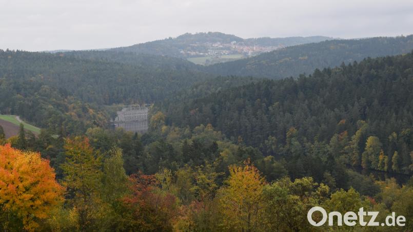 Auf halber Höhe zwischen dem Kraftwerk Reisach und dem Markt Tännnesberg wird die Firma Max Bögl Wind den &quot;Windpark Trausnitz&quot; errichten. Baubeginn ist im nächsten Jahr. Bild: bnr