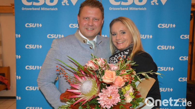 Bürgermeister Stefan Grillmeier bewirbt sich für die CSU Mitterteich um eine zweite Amtszeit als Bürgermeister seiner Heimatstadt, hier mit Ehefrau Andrea, die ihm stets den Rücken frei hält. Beide strahlten ob des überwältigenden Ergebnisses. Bild: jr