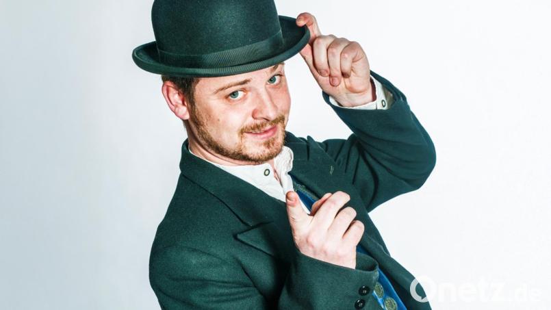 Gstanzlsänger, Musikant und Humorist Bene Weber aus Sattelpeilnstein ist Chef des beliebten Schwarzenfelder Sänger- und Musikantentreffens. Bild: Weber