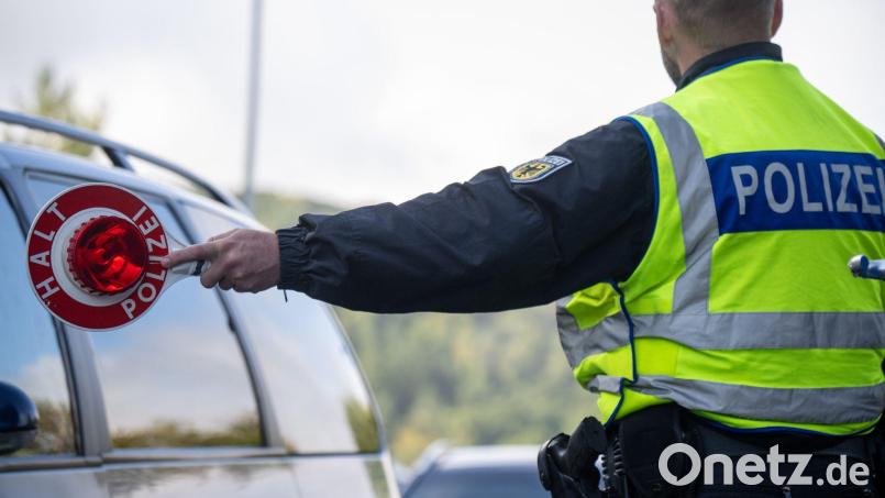 Bei der Grenzkontrolle stellte die Polizei illegale Böller sicher. (Symbolbild) Bild: Harald Tittel/dpa