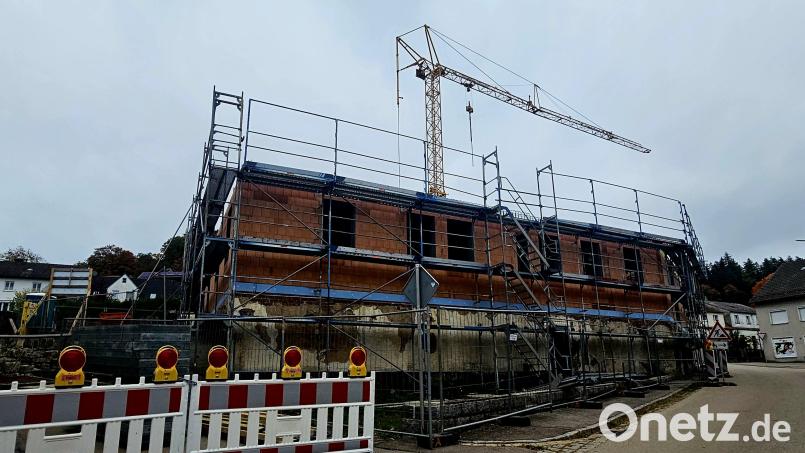 Der Umbau des alten Jackl-Anwesens in Tännesberg läuft. Bis Herbst 2026 soll hier eine neue Tagespflege stehen. Bild: blf