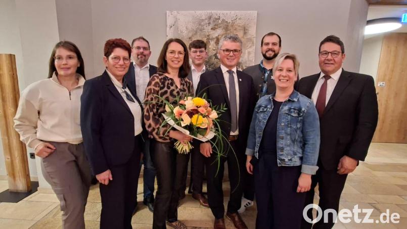 Die CSU Neunburg setzt weiter auf Martin Birner (Vierter von rechts) als Bürgermeister. Hier bei der Nominierungsversammlung im Kreis seiner Unterstützer. Bild: Jan Lange
