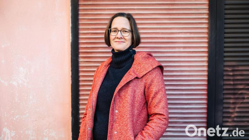 Mareike Klee alias Professor Susanne Froehlich. Sie stellt ihren Debüt-Roman &quot;erzähl ich morgen&quot; in Fürnried vor. Bild: Wally Pruß