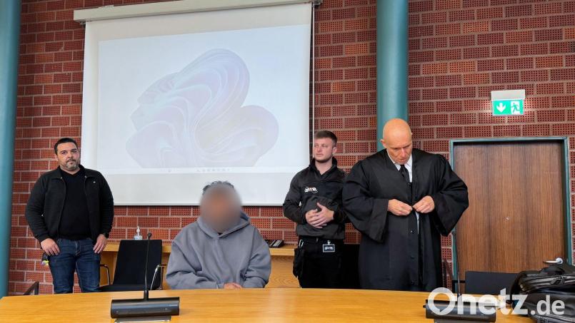 Dem angeklagten 50-Jährigen wird Mord aus niedrigen Beweggründen vorgeworfen. Bild: Aleksandra Bakmaz/dpa