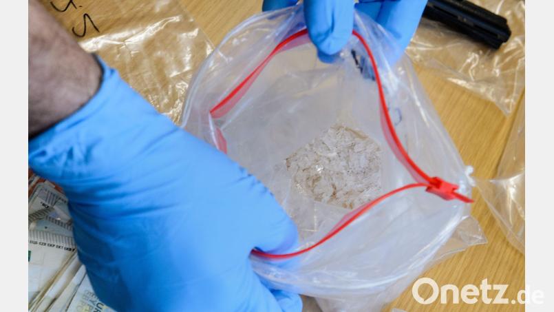 Eine Tüte mit einem verdächtigen Pulver wurde der Polizei aus der Agentur für Arbeit in Schwandorf gemeldet. Symbolbild: Jens Schlueter