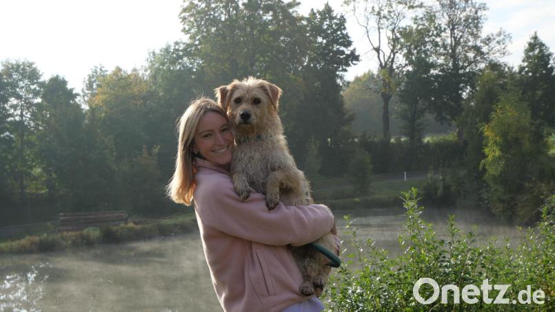 Wanderinfluencerin Luisa von Podewils und ihr Hund Oskar besitzen mit ihrem Instagram-Account @hans_gmerkt inzwischen über 75.000 Follower. Bild: Julia Benkhardt