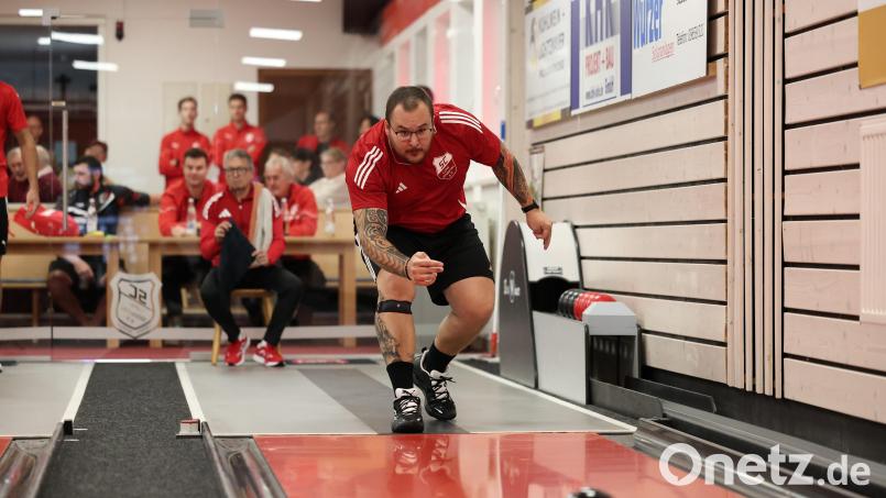 Der Ex-Hirschauer Marcus Gevatter holt zwar für den SC Luhe-Wildenau, am Ende verlor der Sportclub dennoch das Derby. Bild: Dieter Jäschke